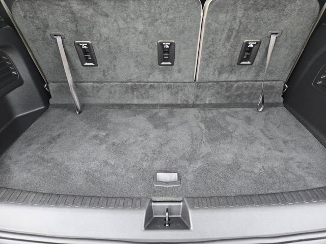 Used 2026 GMC Acadia Elevation w/ Elevation Premium Package FWD image 32