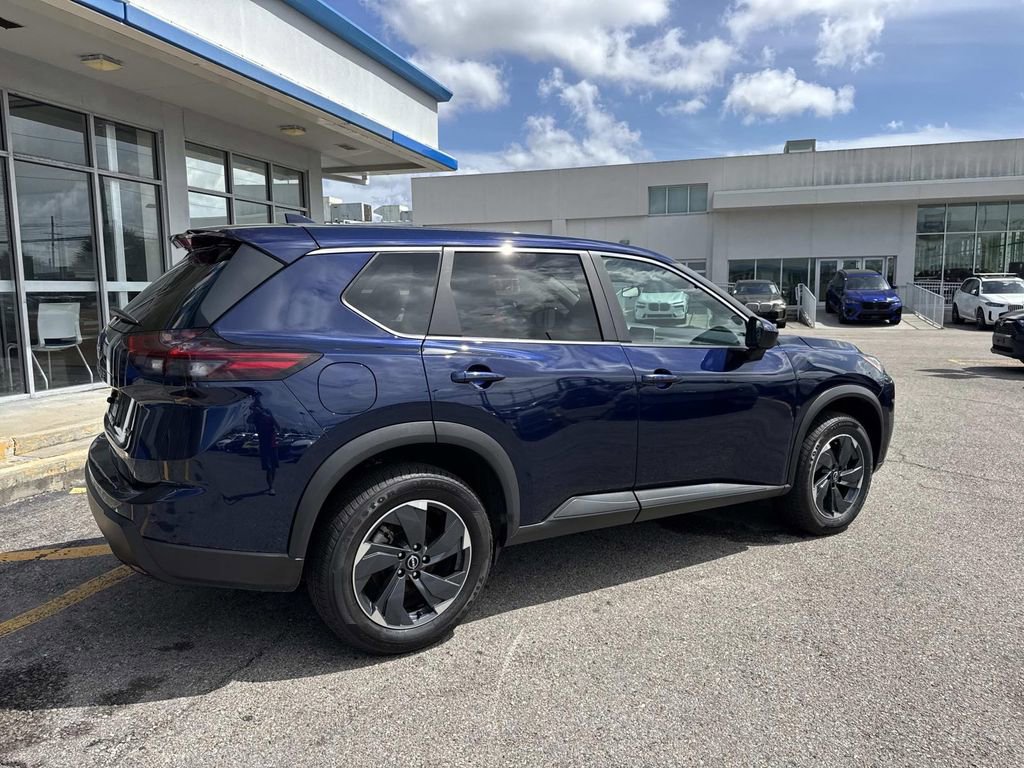 Used 2024 Nissan Rogue SV image 8