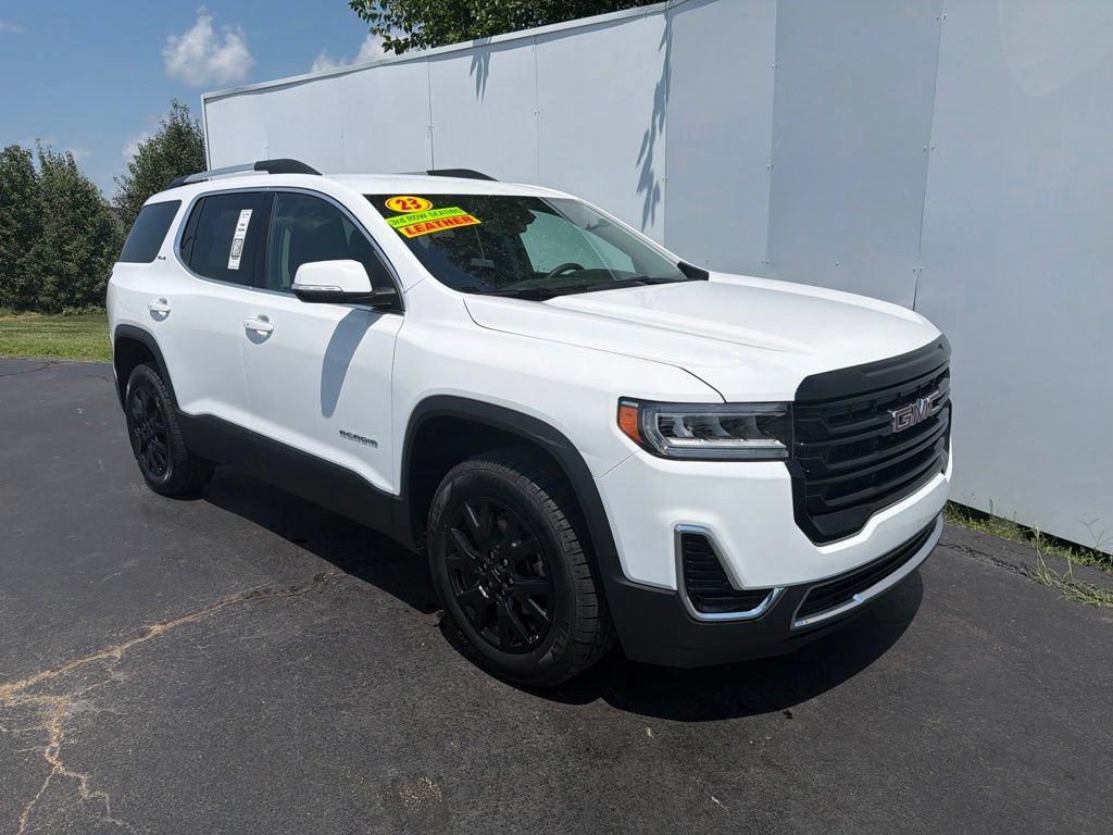 Used 2023 GMC Acadia SLE w/ Driver Convenience Package FWD image 4