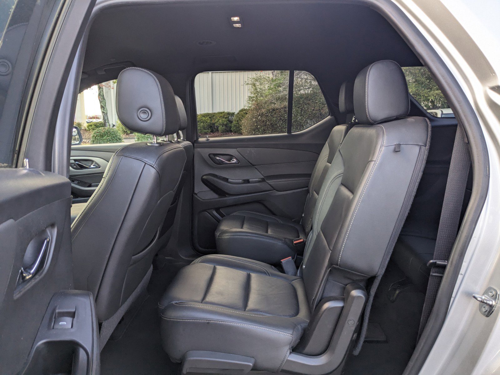 Used 2022 Chevrolet Traverse LT w/ LT Premium Package image 16