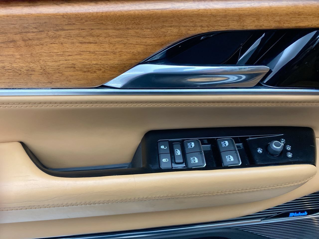 Used 2022 Jeep Grand Wagoneer Series III w/ Rear Seat Video Group 1 AWD/4WD image 12