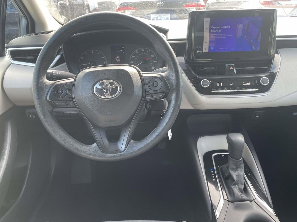 Used 2025 Toyota Corolla LE image 16