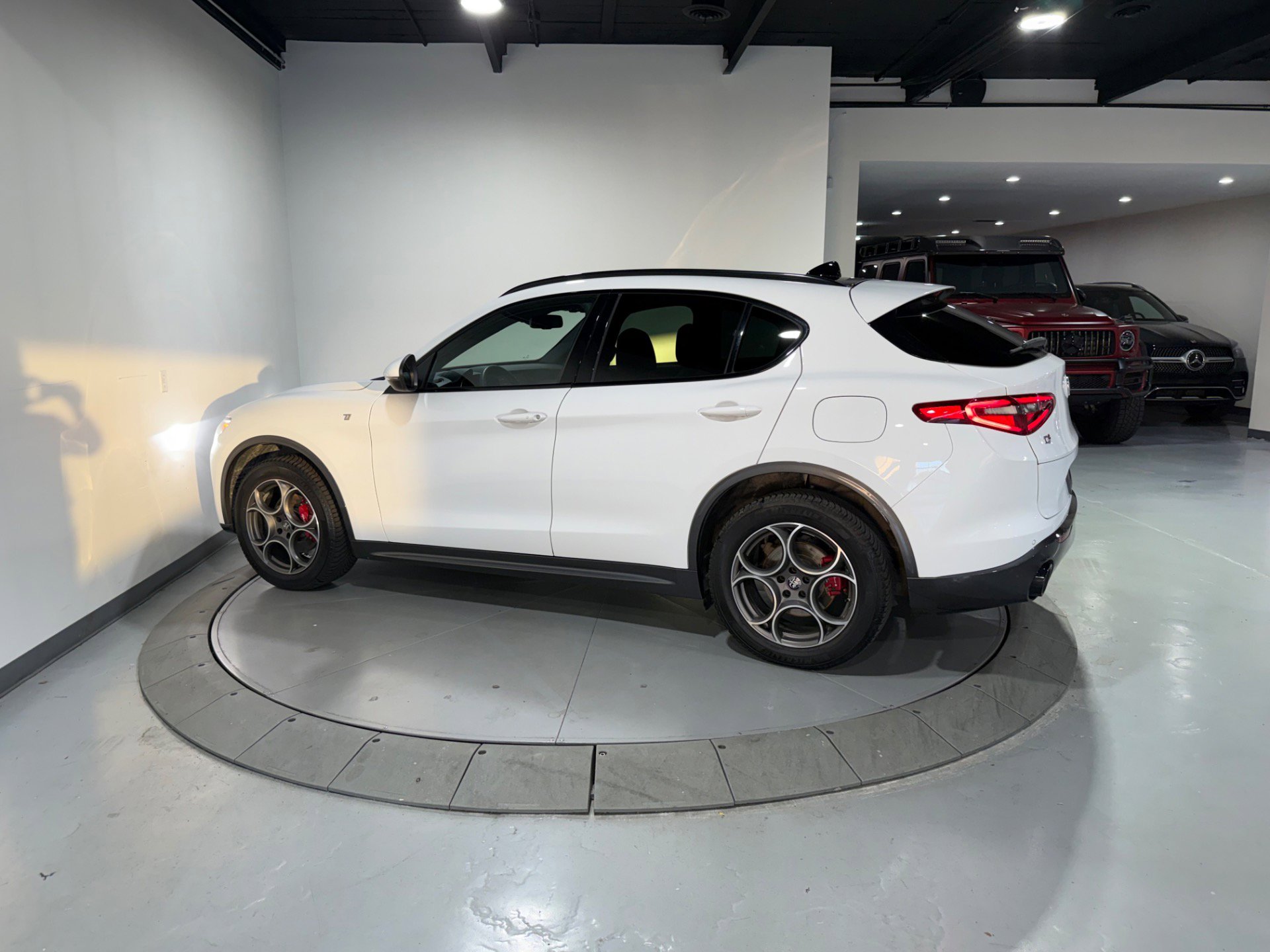 Used 2022 Alfa Romeo Stelvio Ti image 10