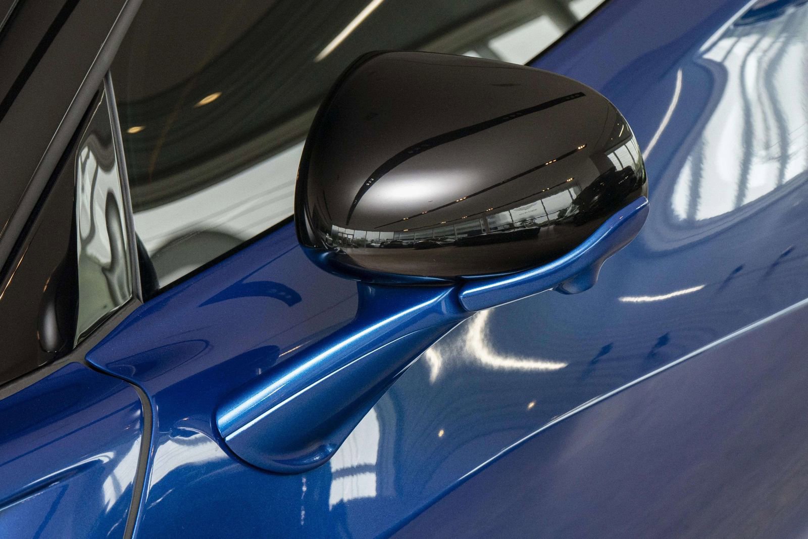 Used 2023 McLaren Artura RWD image 38