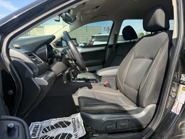 Used 2018 Subaru Outback 2.5i Premium AWD/4WD image 2