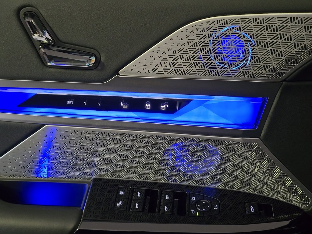 Used 2024 BMW 760i xDrive w/ Executive Package image 9