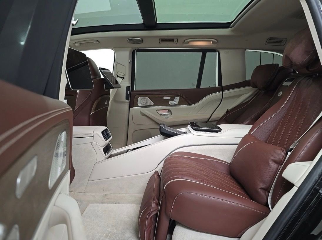 Used 2026 Mercedes-Benz Maybach GLS 600 4MATIC image 2