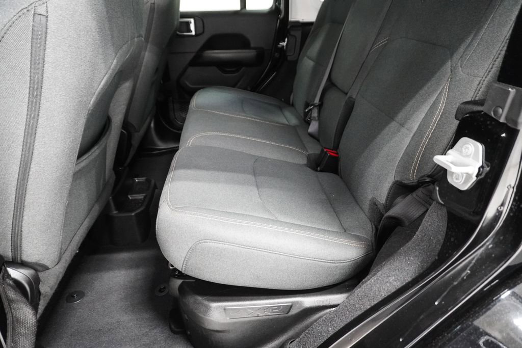 Certified 2025 Jeep Wrangler Unlimited Sahara w/ Safety Group image 17