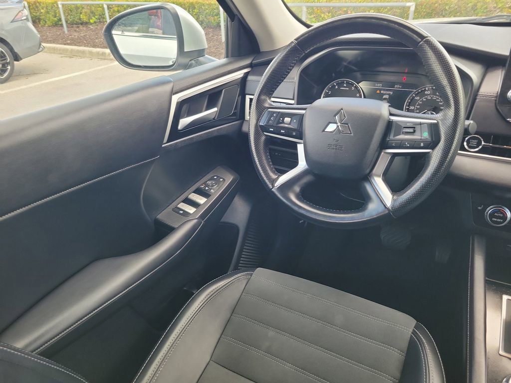 Used 2024 Mitsubishi Outlander SE AWD/4WD image 21