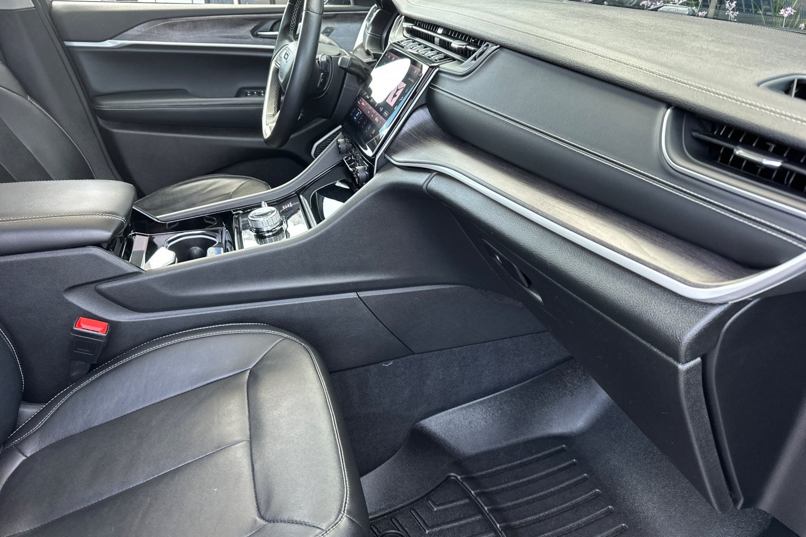 Used 2022 Jeep Grand Cherokee Limited AWD/4WD image 16