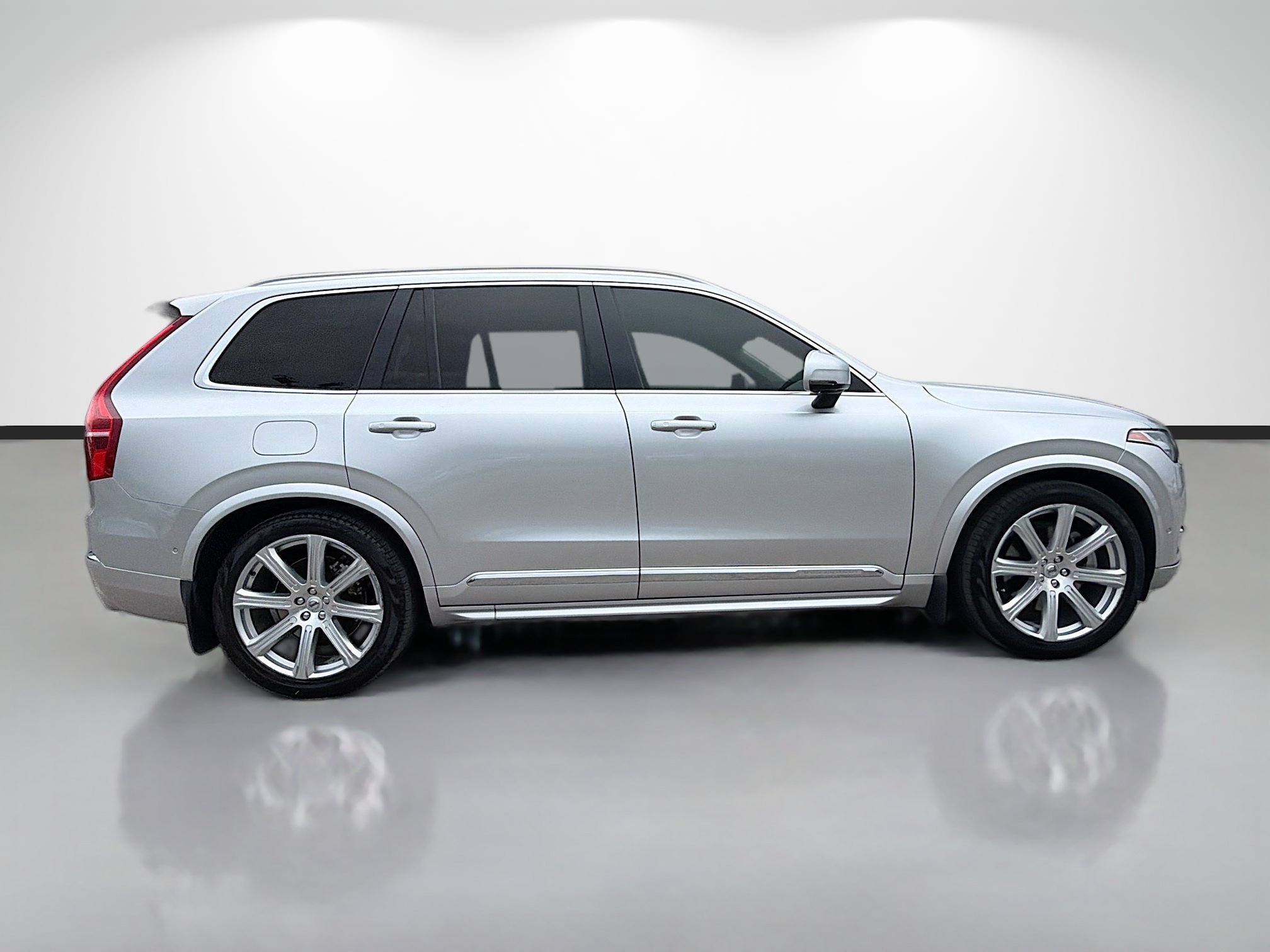 Used 2016 Volvo XC90 T8 Inscription w/ Protection Package Plus AWD/4WD image 2