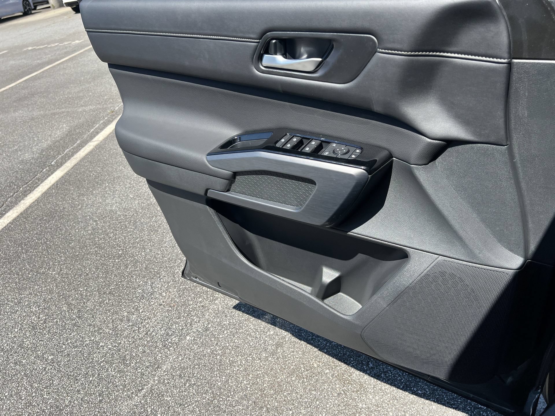 New 2026 Nissan Pathfinder SL w/ Cargo Package FWD image 12
