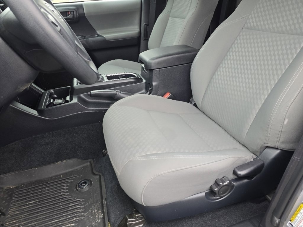 Used 2020 Toyota Tacoma SR w/ SX Package image 17