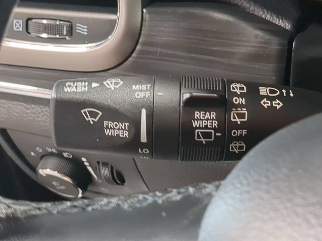 Used 2020 Jeep Grand Cherokee Limited w/ Premium Lighting Group AWD/4WD image 31
