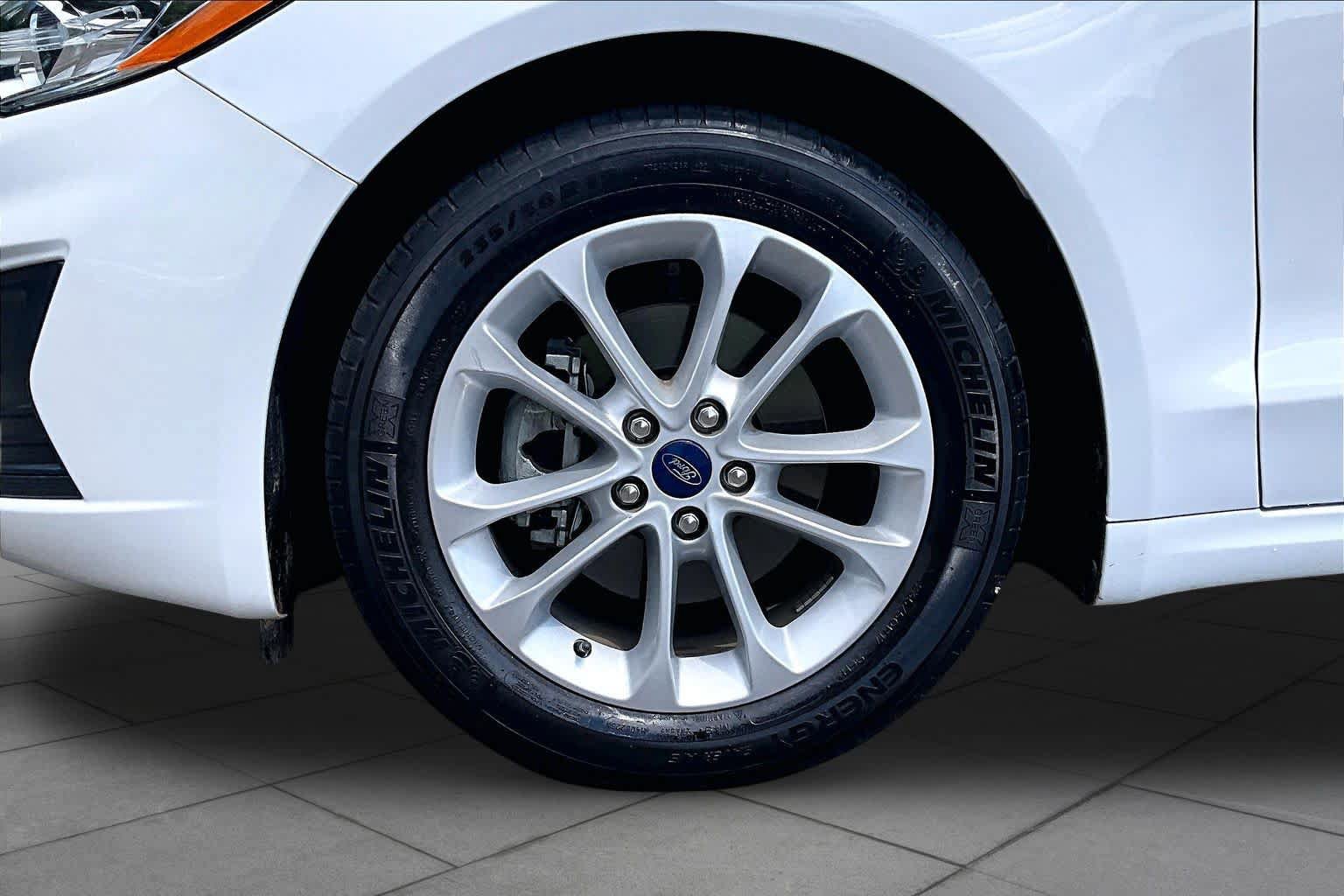 Used 2020 Ford Fusion SE FWD image 11