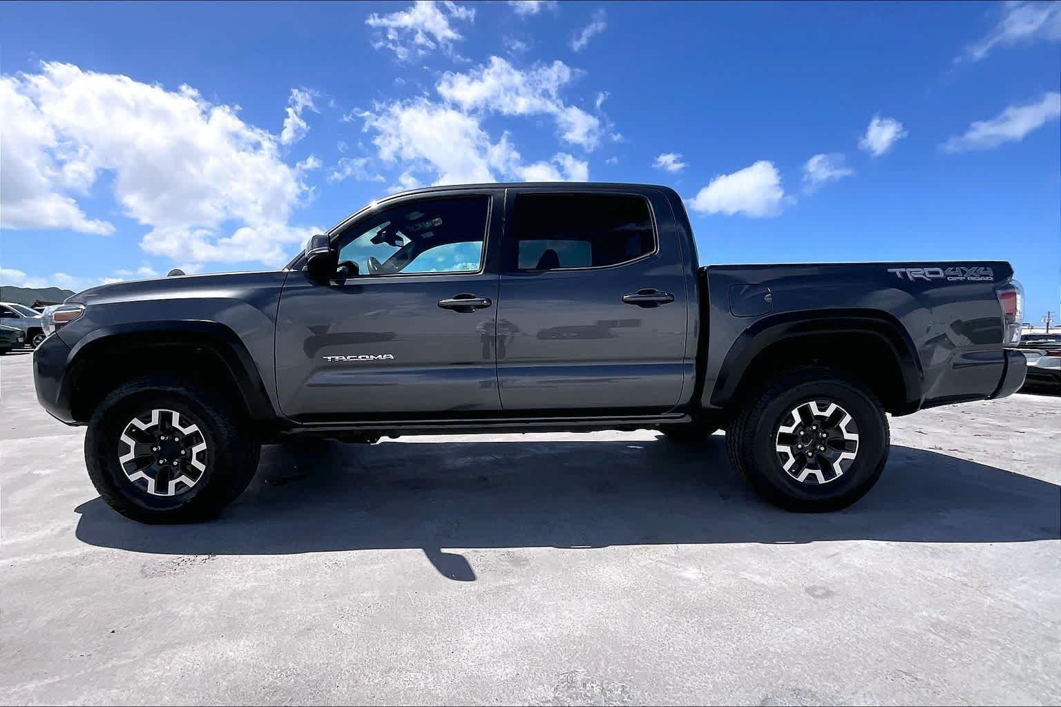 Used 2020 Toyota Tacoma TRD Off-Road w/ Technology Package AWD/4WD image 3