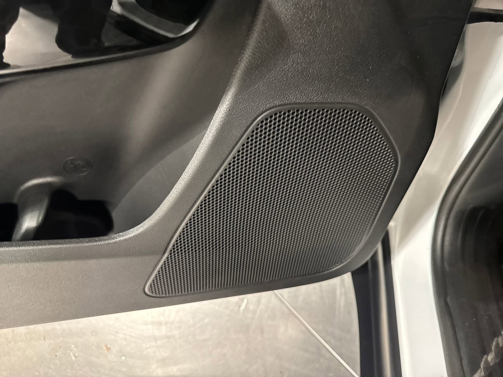 Used 2019 Jeep Cherokee Latitude Plus FWD image 17