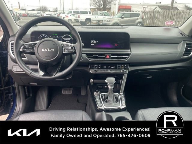 Certified 2025 Kia Seltos EX w/ EX Sunroof Package image 11