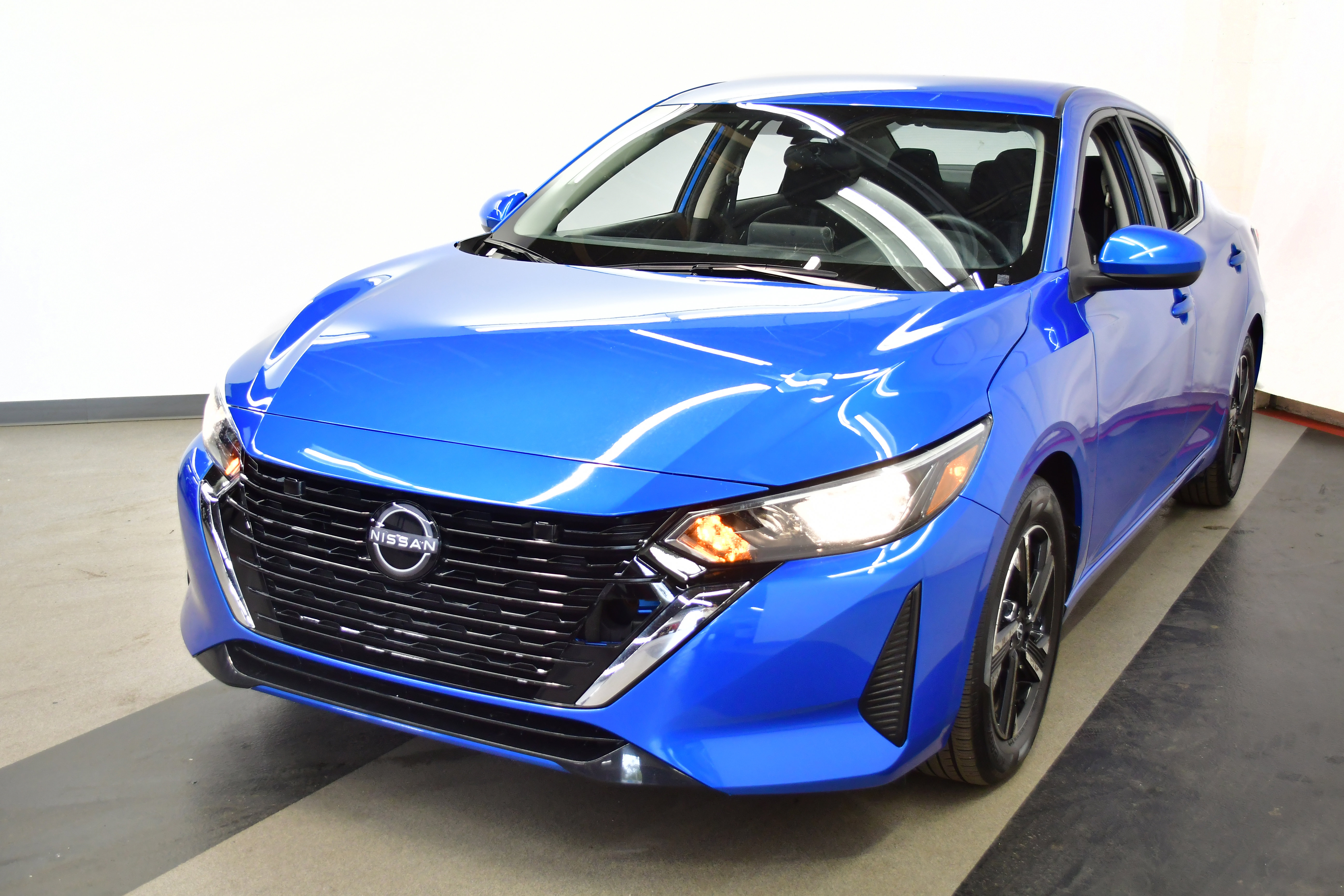 Used 2025 Nissan Sentra SV image 4