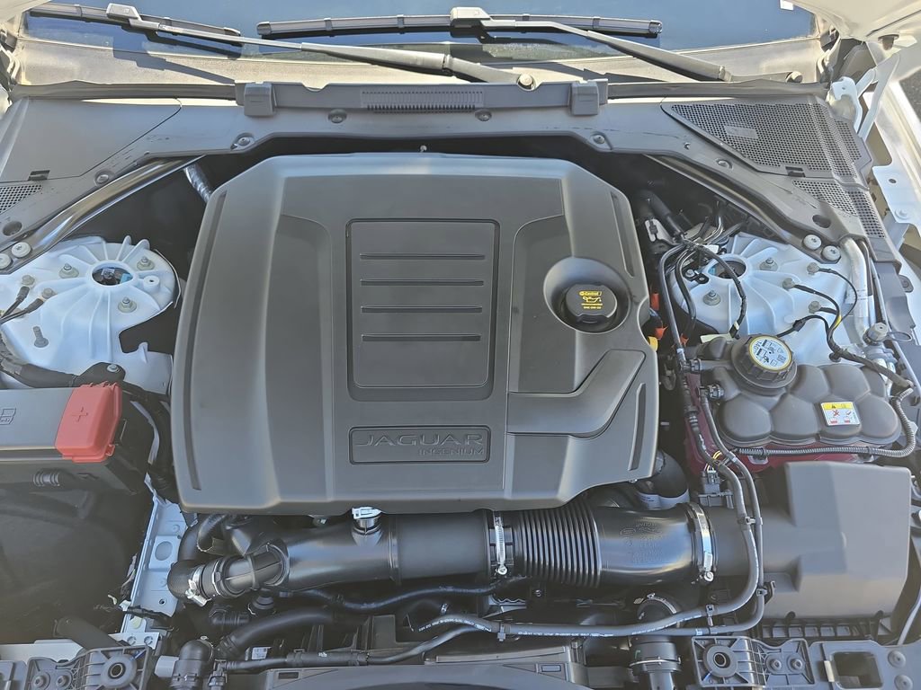 Certified 2024 Jaguar XF R-Dynamic SE AWD/4WD image 31