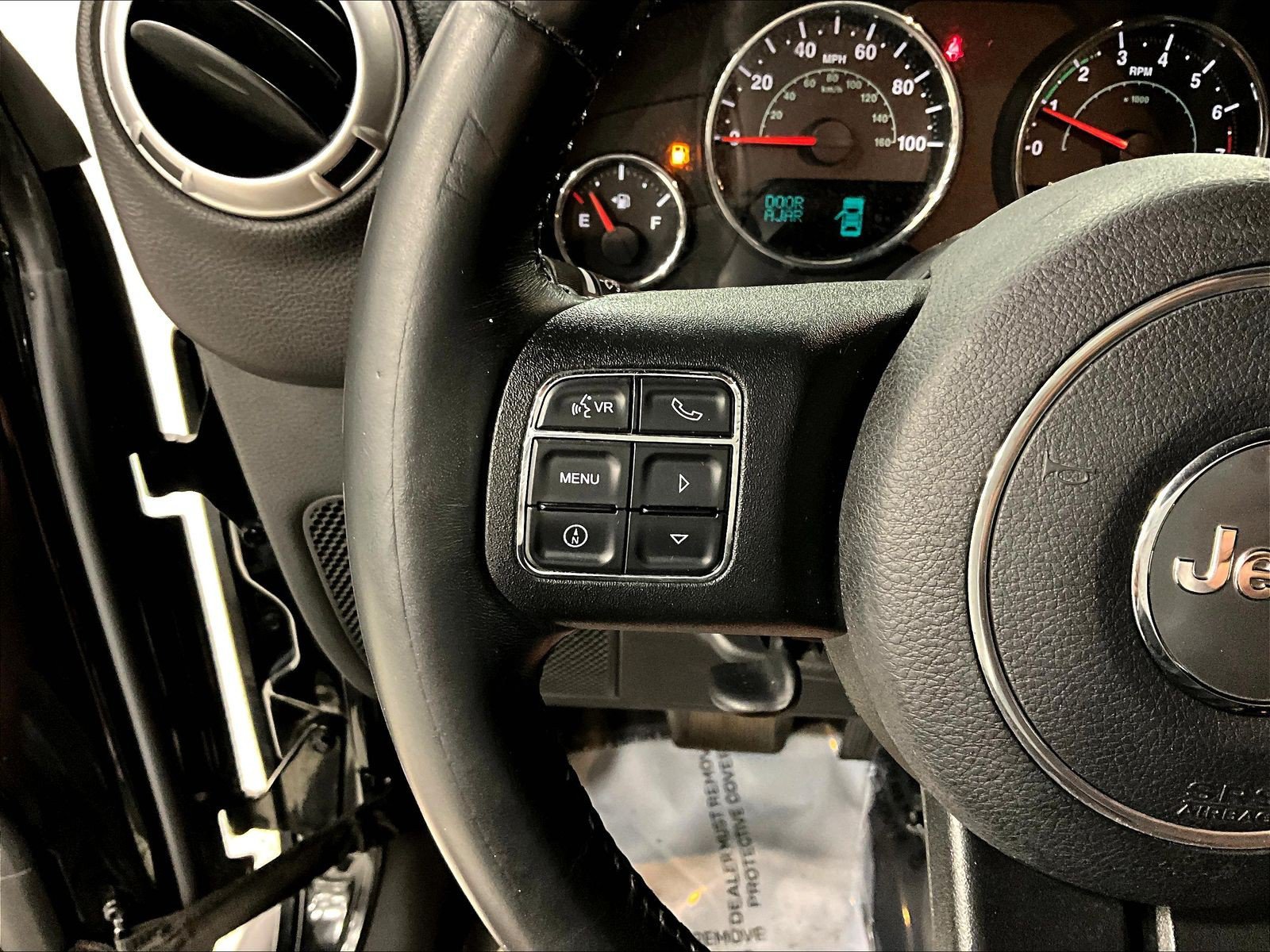Used 2015 Jeep Wrangler Unlimited Sahara w/ Connectivity Group AWD/4WD image 11
