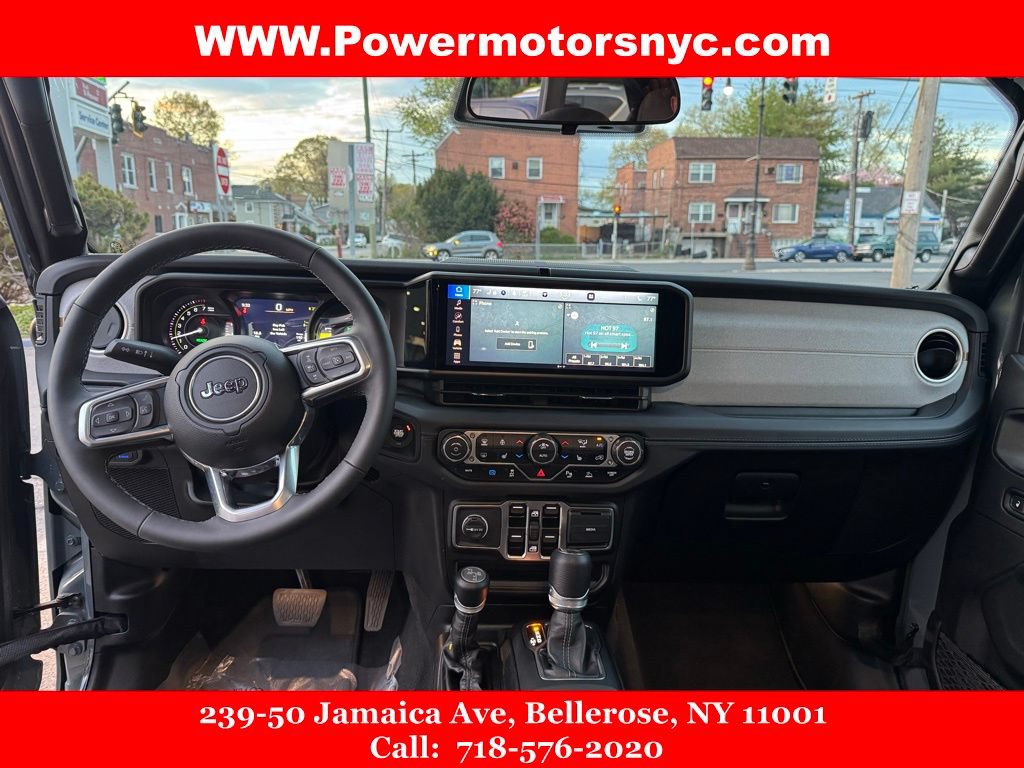 Used 2025 Jeep Wrangler Unlimited Sahara w/ Safety Group AWD/4WD image 17