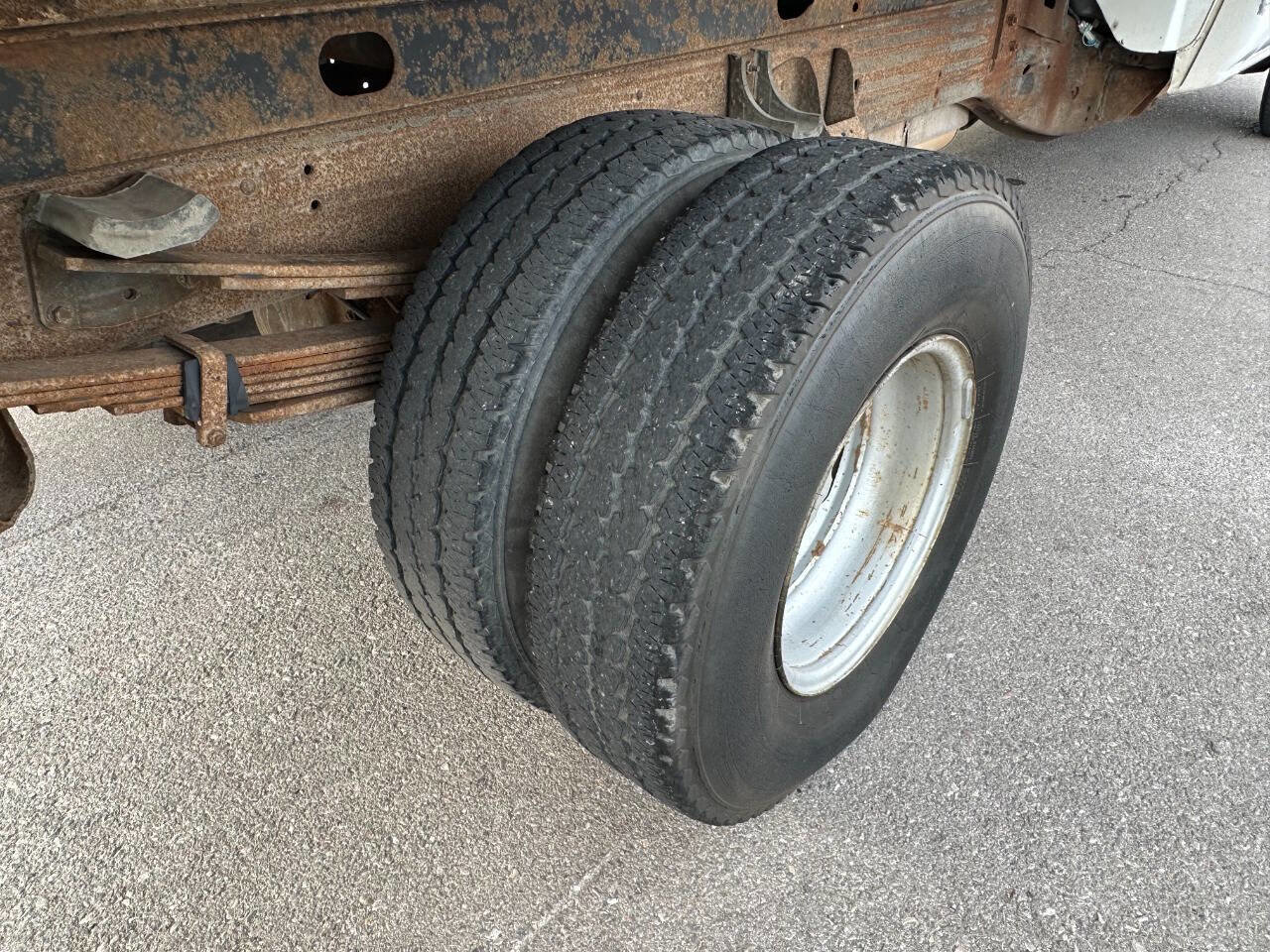 Used 2005 Chevrolet Silverado 3500 2WD Regular Cab image 20