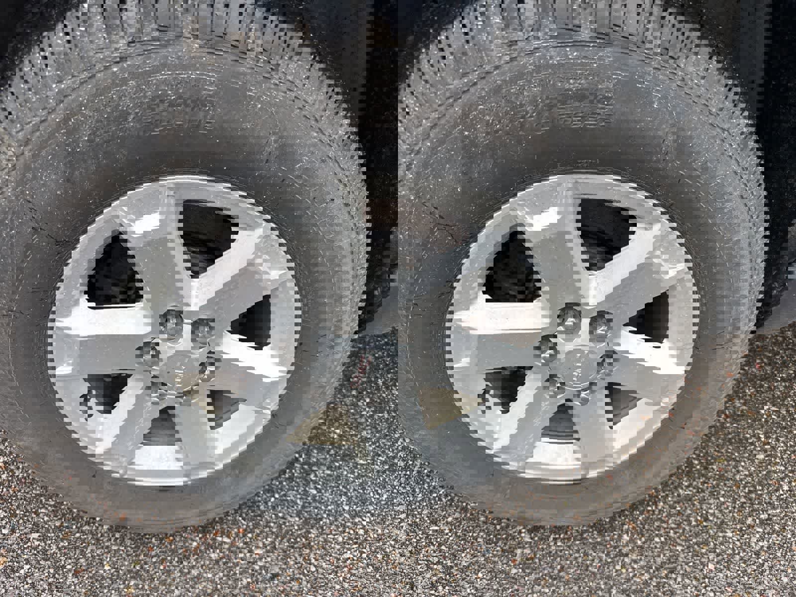 Used 2016 GMC Acadia SLE image 11