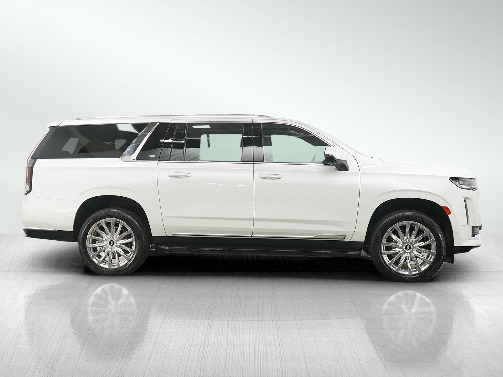 Used 2024 Cadillac Escalade ESV Premium Luxury w/ Performance Package AWD/4WD image 6