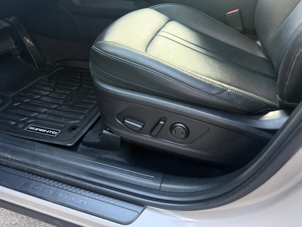 Used 2025 Kia Sorento EX AWD/4WD image 21
