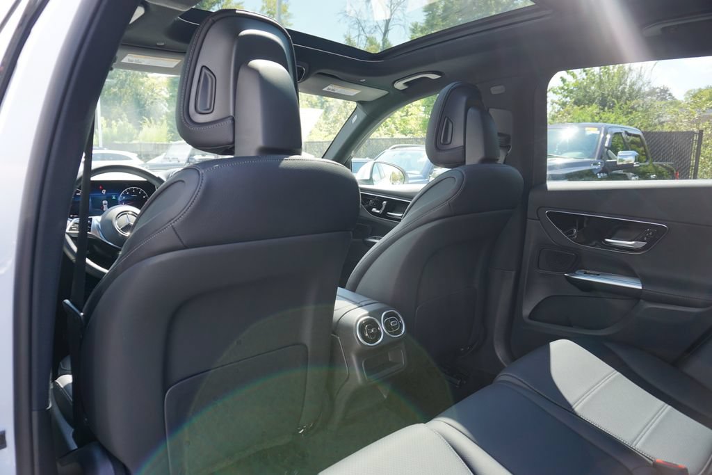 Used 2025 Mercedes-Benz GLC 300 4MATIC image 24