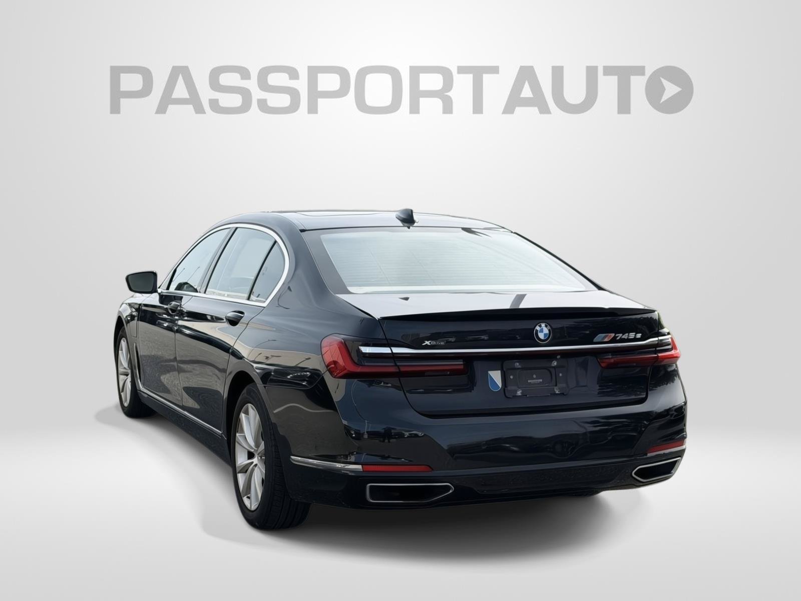 Used 2020 BMW 745e xDrive AWD/4WD image 4