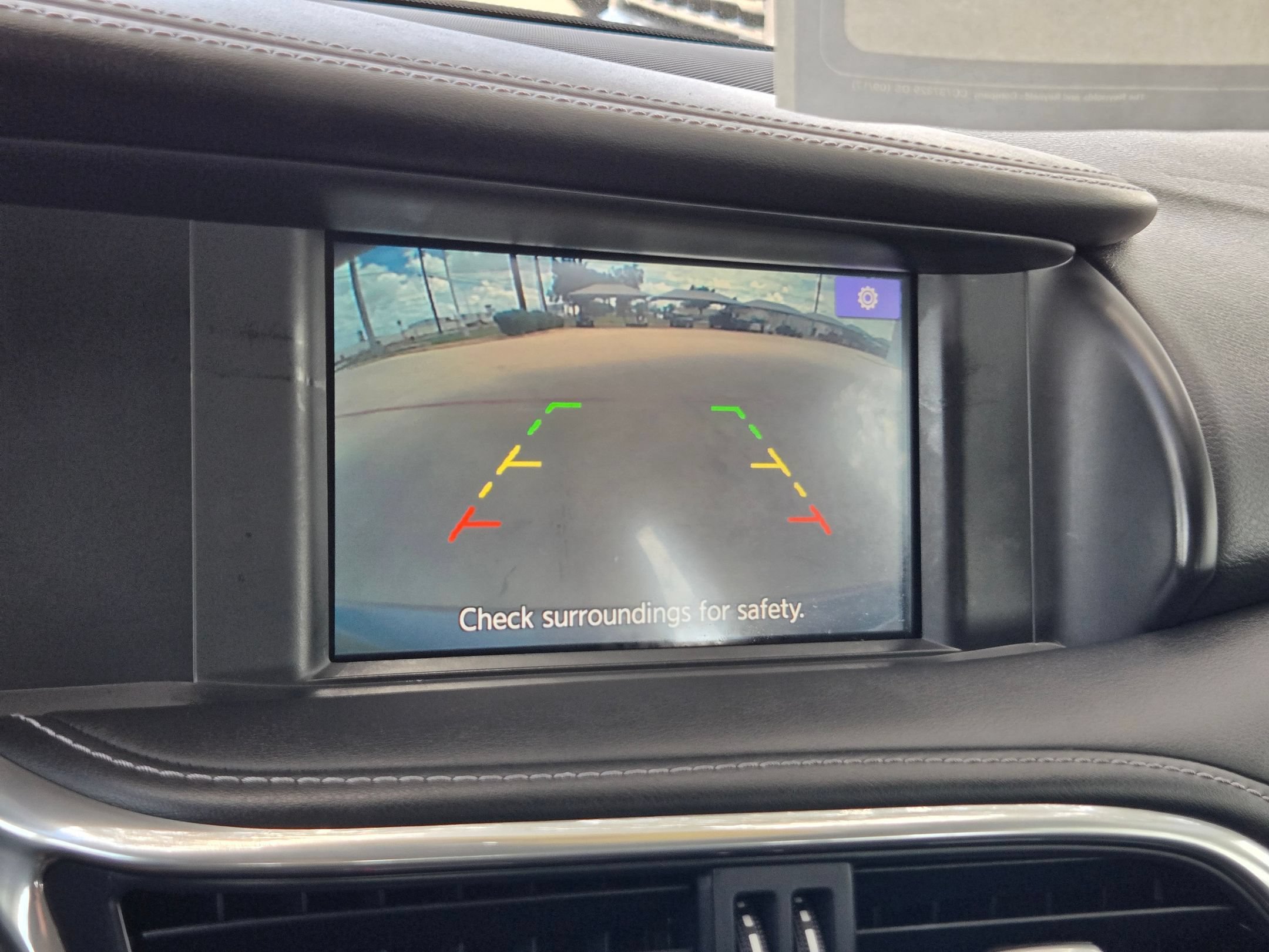 Used 2017 INFINITI QX30 Premium w/ Navigation Package FWD image 16