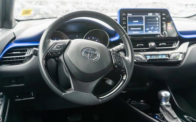 Used 2022 Toyota C-HR XLE FWD image 30