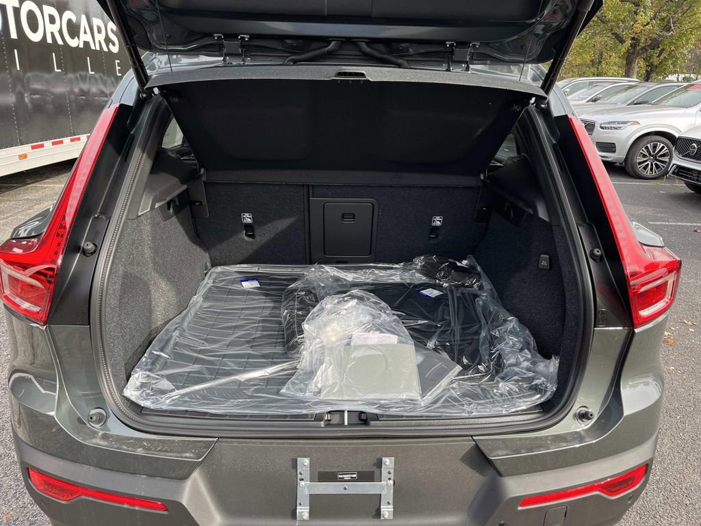 New 2026 Volvo XC40 B5 Plus w/ Protection Package Premier image 12