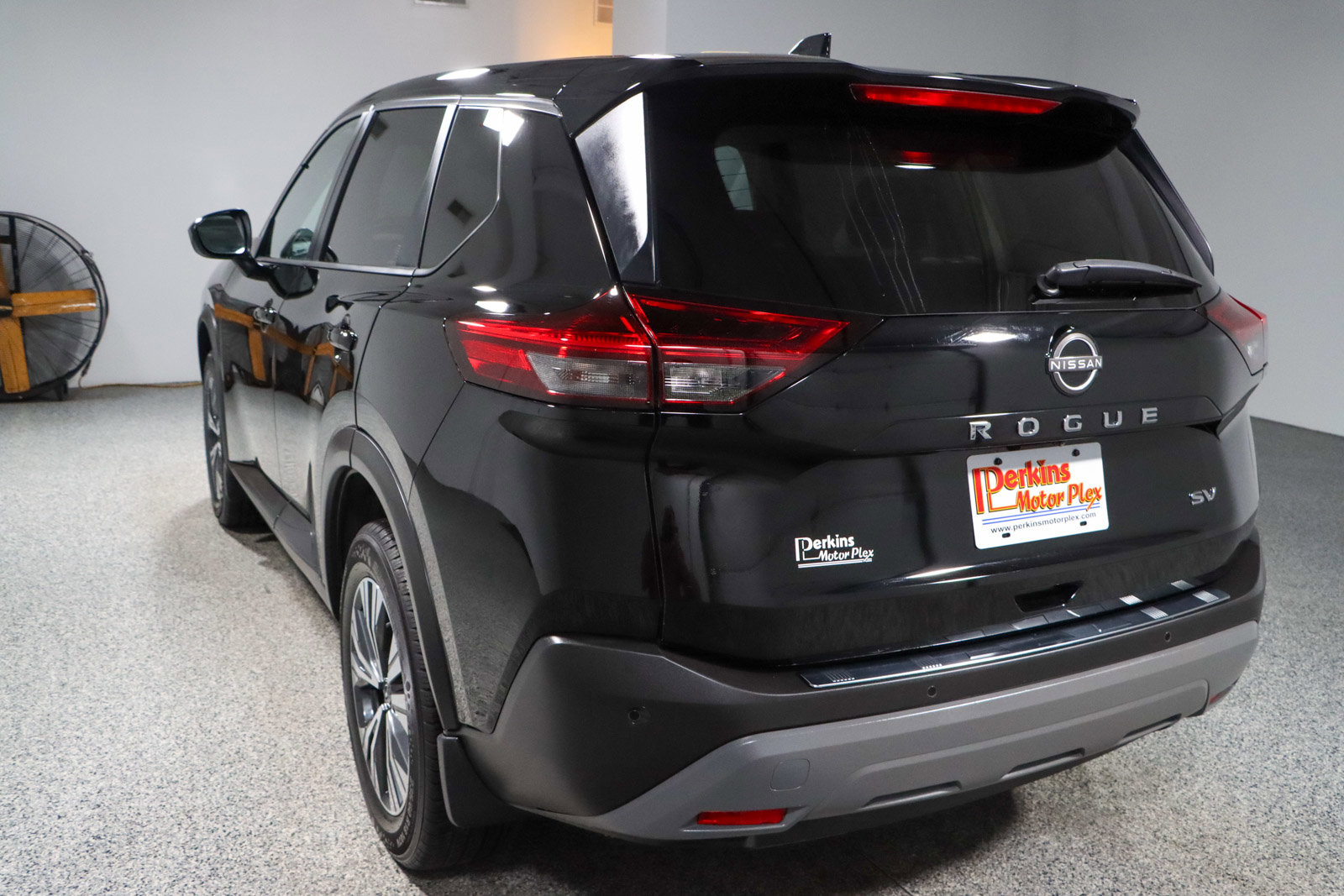 Used 2023 Nissan Rogue SV image 9