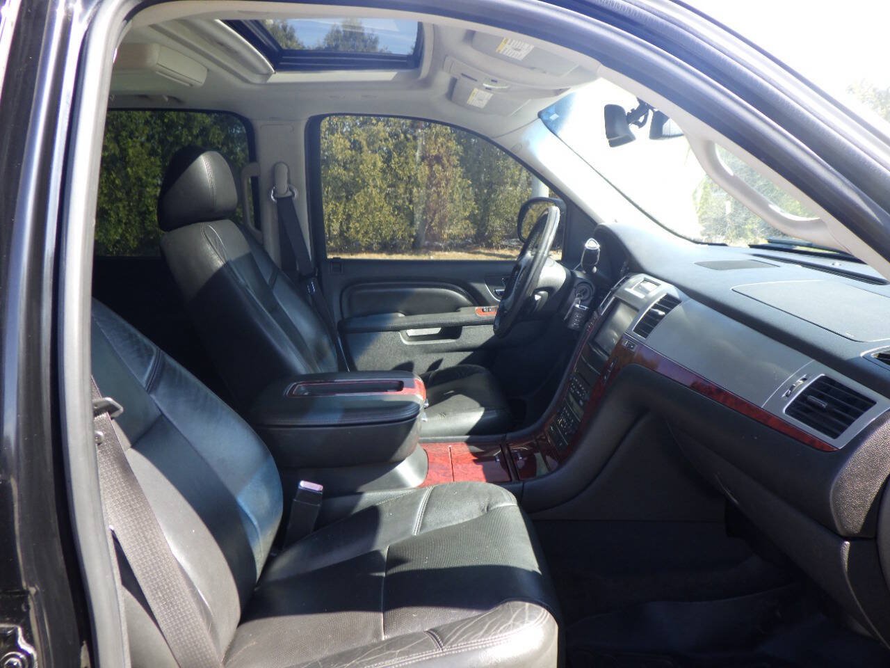 Used 2012 Cadillac Escalade ESV Premium AWD/4WD image 16