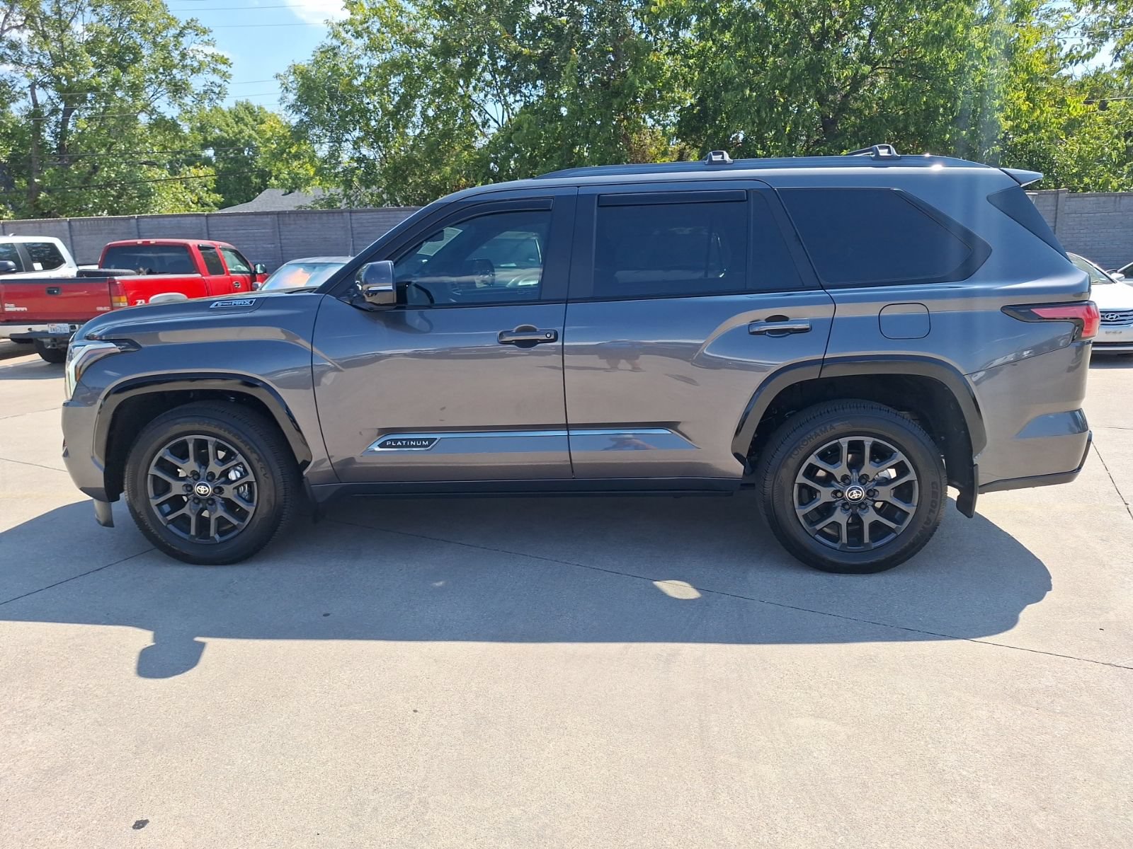 Used 2025 Toyota Sequoia Platinum AWD/4WD image 3
