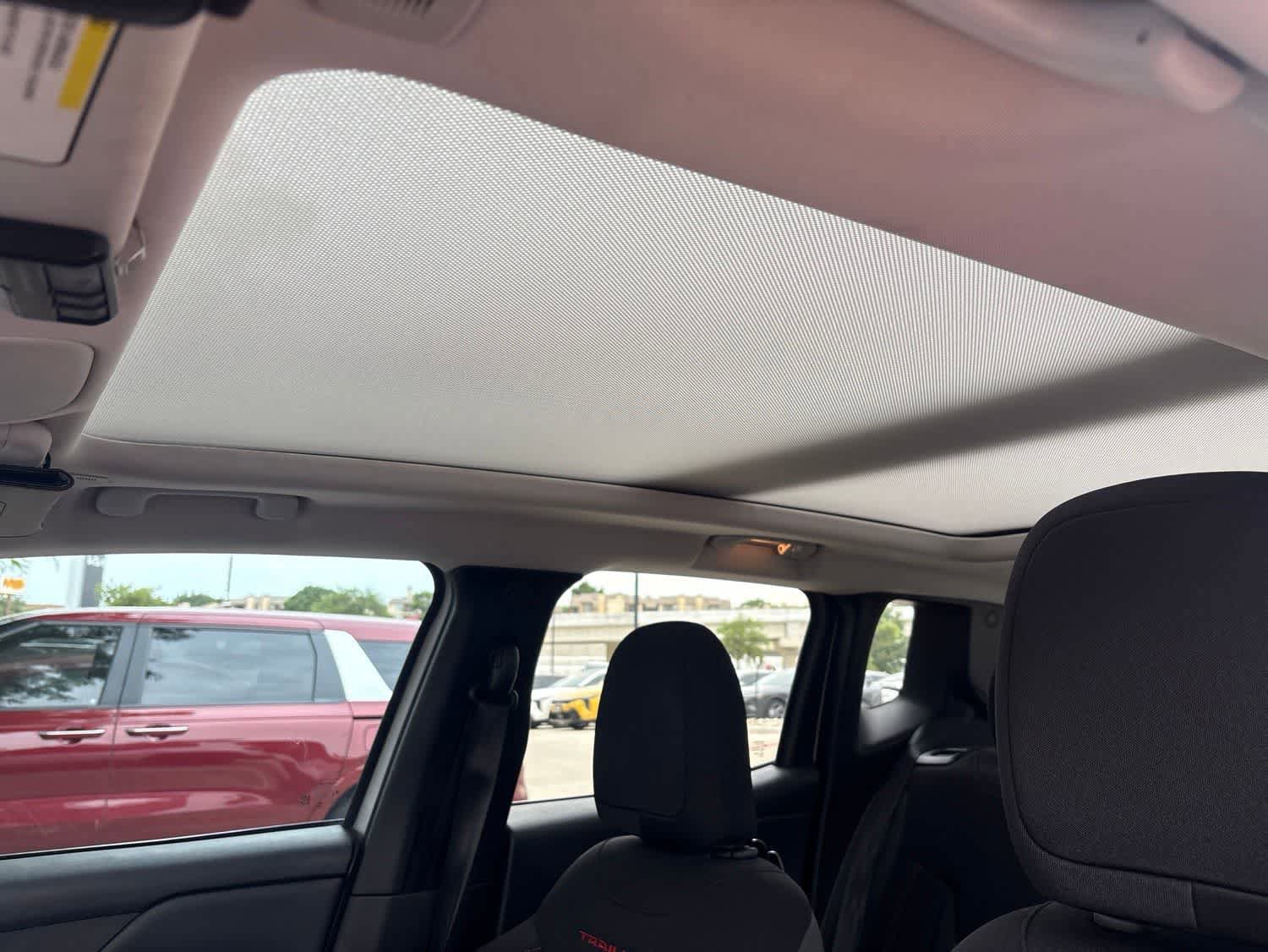 Used 2018 Jeep Renegade Trailhawk AWD/4WD image 7