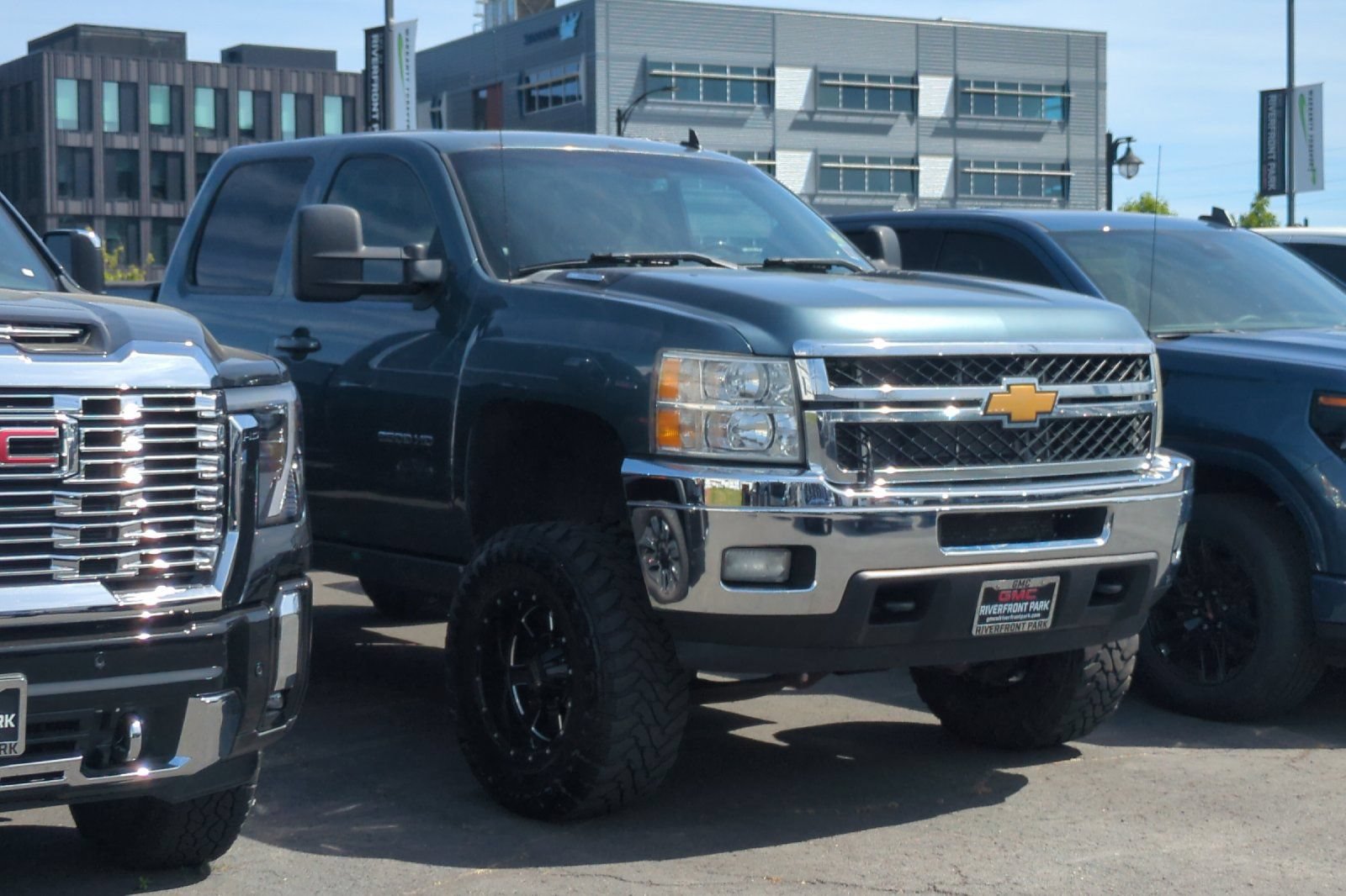 Used 2011 Chevrolet Silverado 2500 LTZ w/ LTZ Plus Package AWD/4WD image 2