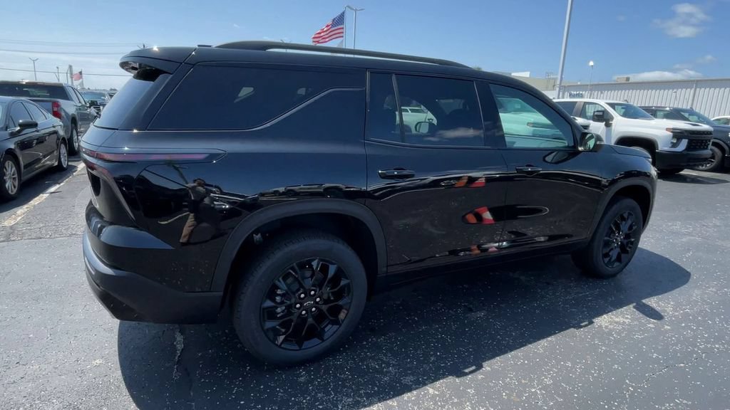 New 2026 Chevrolet Traverse LT w/ Midnight/Sport Edition AWD/4WD image 2