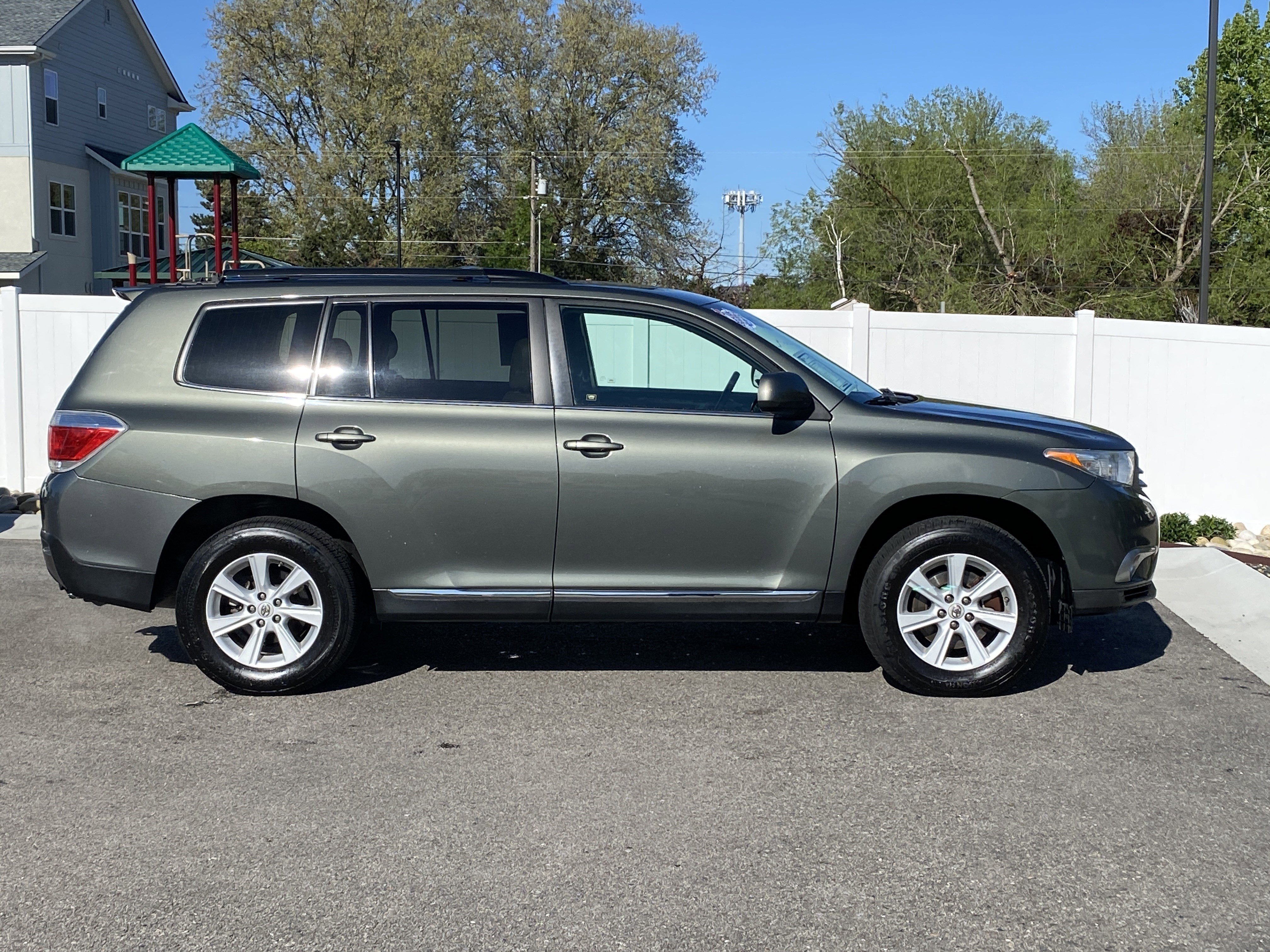 Used 2012 Toyota Highlander SE w/ Tow Pkg AWD/4WD image 7