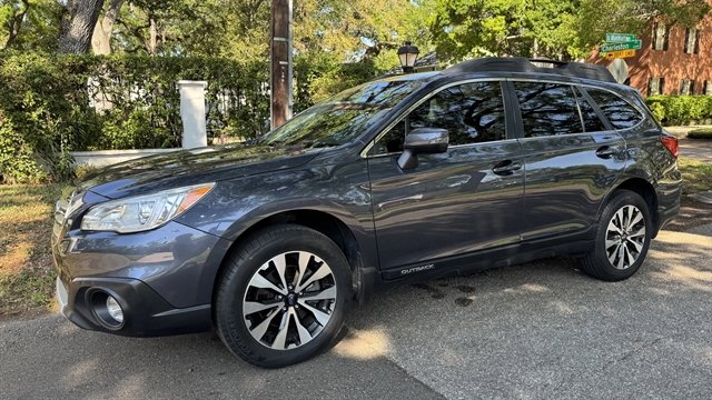 Used 2017 Subaru Outback 3.6R Limited image 2