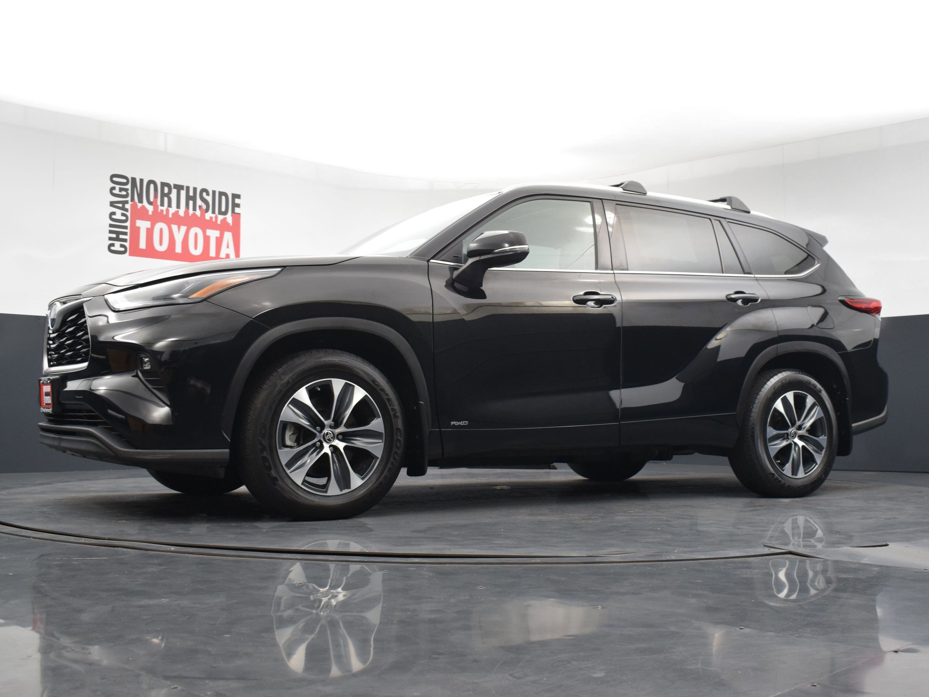 Used 2022 Toyota Highlander XLE AWD/4WD image 30