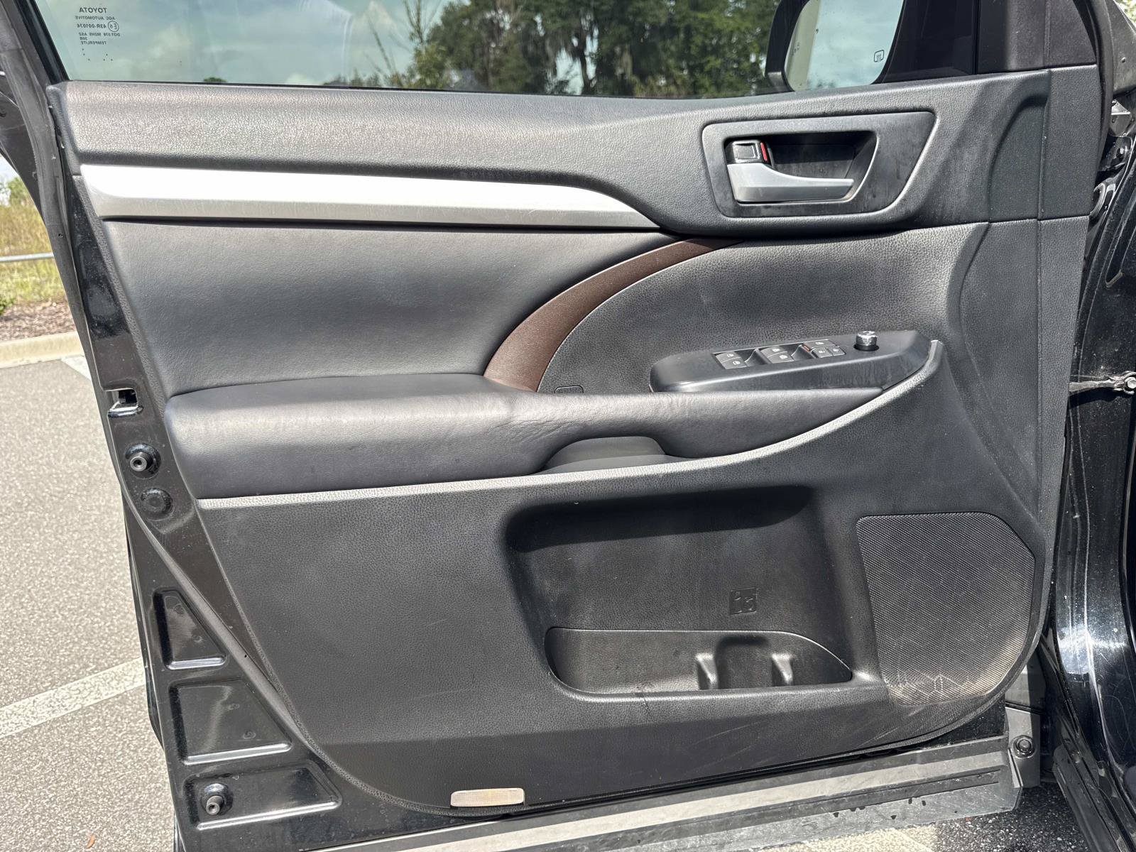 Used 2019 Toyota Highlander XLE AWD/4WD image 19