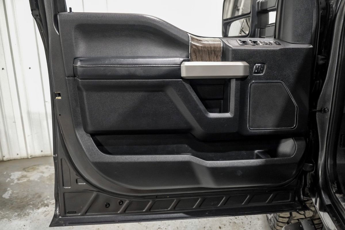 Used 2019 Ford F250 Lariat w/ Lariat Ultimate Package AWD/4WD image 43