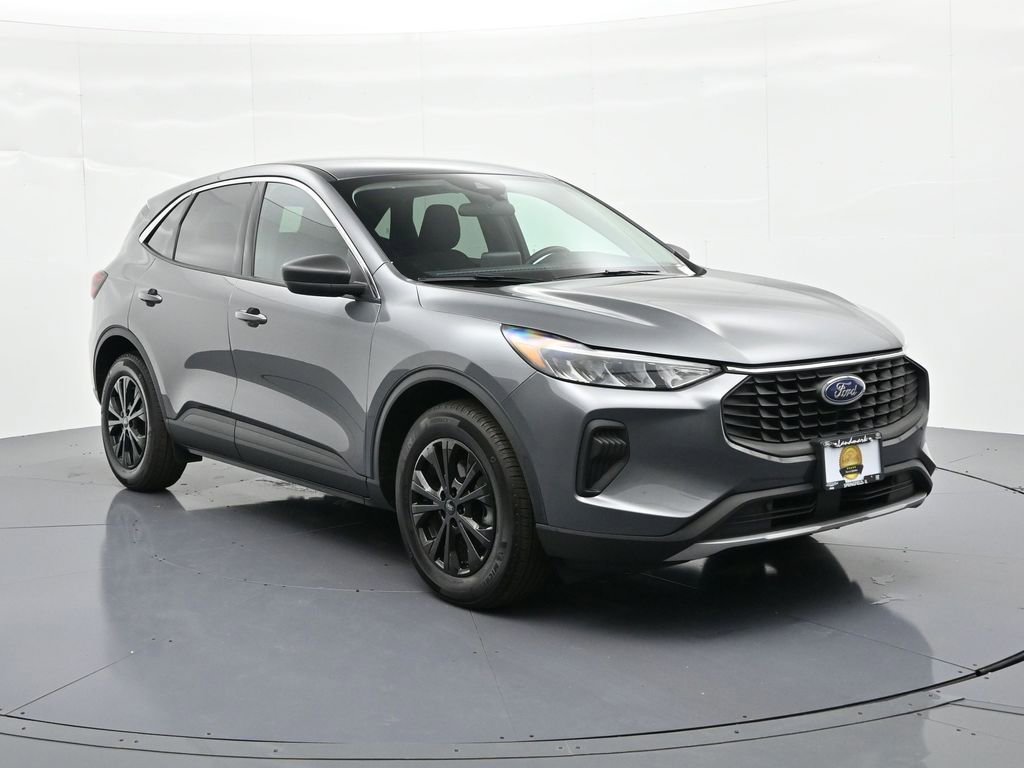 Used 2024 Ford Escape Active w/ Cold Weather Package image 4