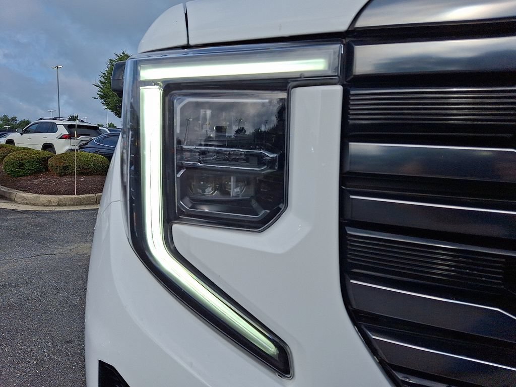 Used 2024 GMC Sierra 1500 AT4 w/ Technology Package AWD/4WD image 9
