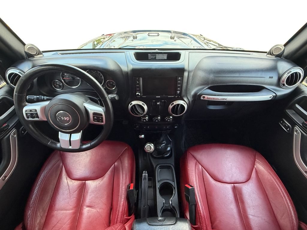 Used 2013 Jeep Wrangler Rubicon AWD/4WD image 12