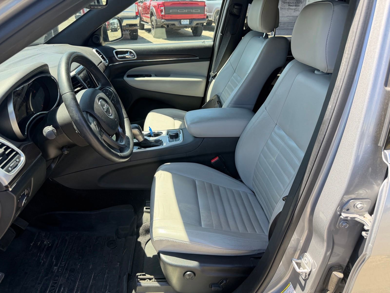 Used 2018 Jeep Grand Cherokee Limited AWD/4WD image 10